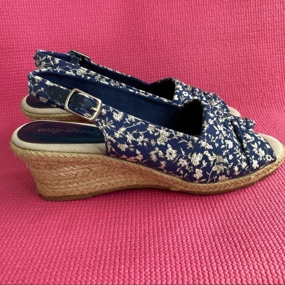 Easy Street Women's Kindly Espadrille Wedge Sandal Blue floral
Womens 11 - Picture 1 of 7